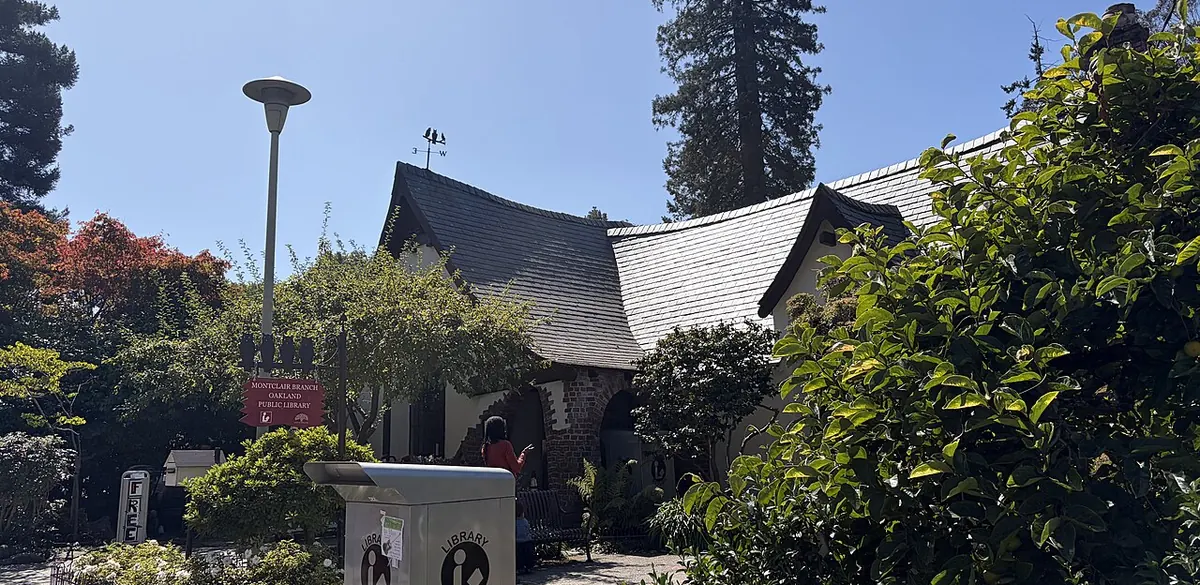 Exterior of Montclair Branch Library in Oakland.