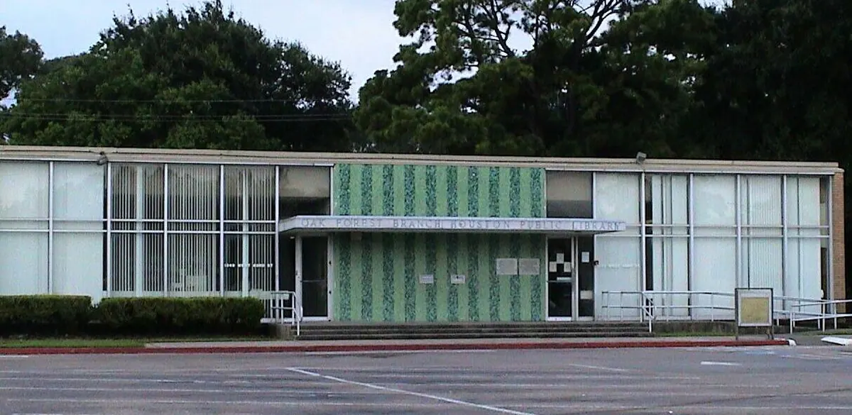 The front of Oak Forest Neighborhood Library in Houston.
